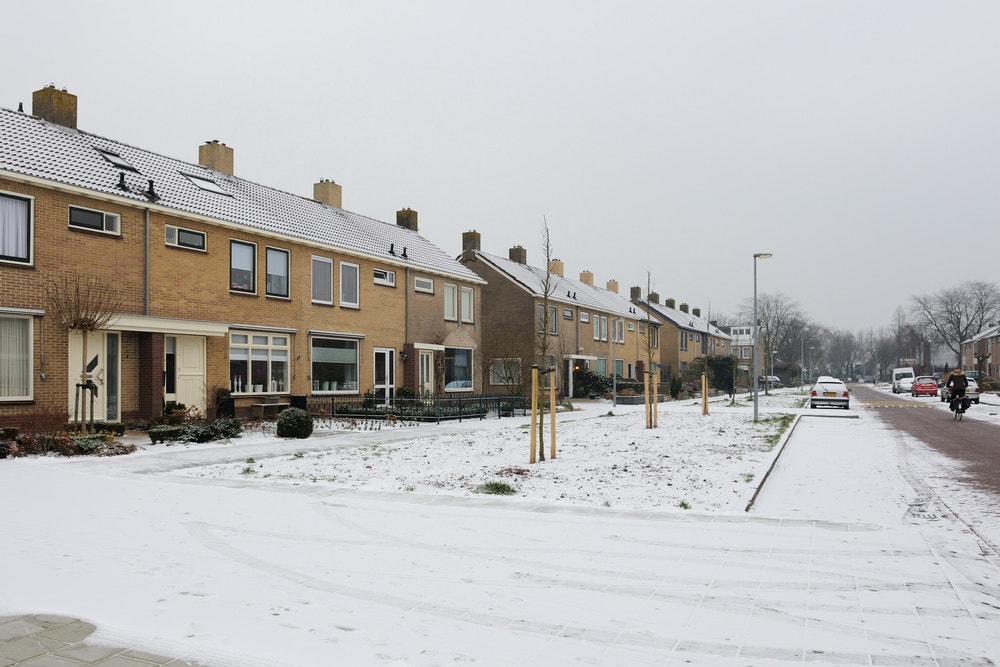Rijtjeshuizen in de winter