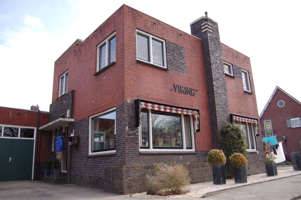Huis met een plat dak.