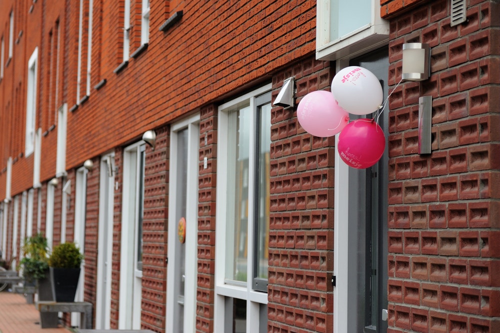 ballonnen bij voordeur woning