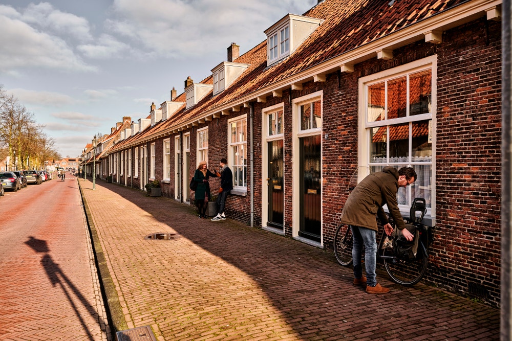 oude woningen met mensen
