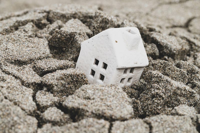 huis verzakt door betonrot en funderingsproblemen