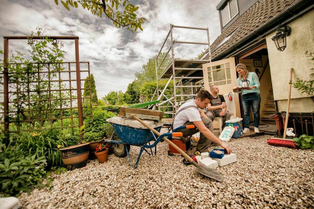 Koffiepauze tijdens het klussen