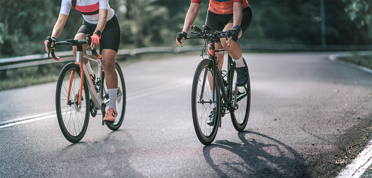 zwei radfahrer