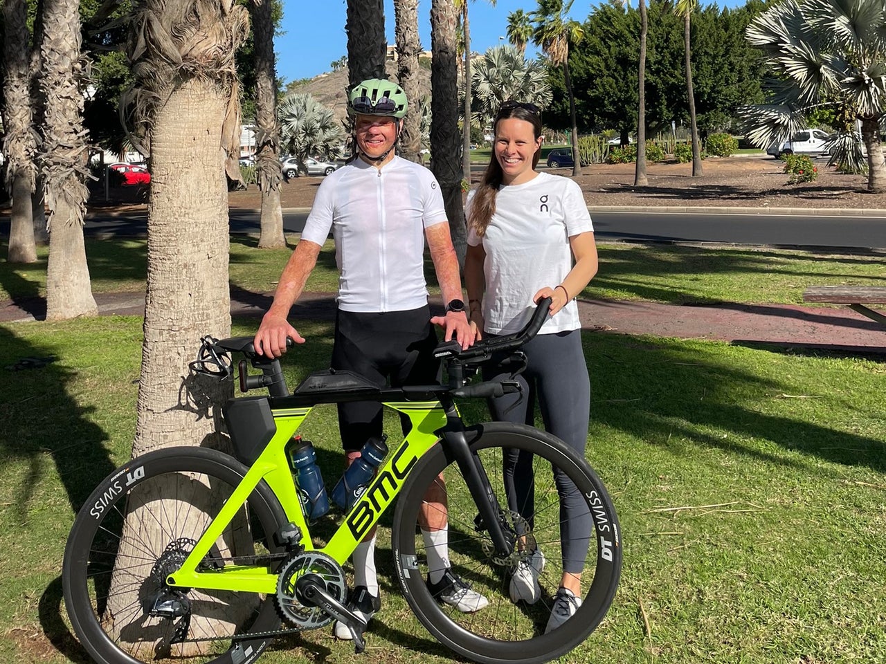 Comme des vacances, mais c’est du travail: coach Semira Bontognali et Philipp sur l’île ensoleillée des Canaries.