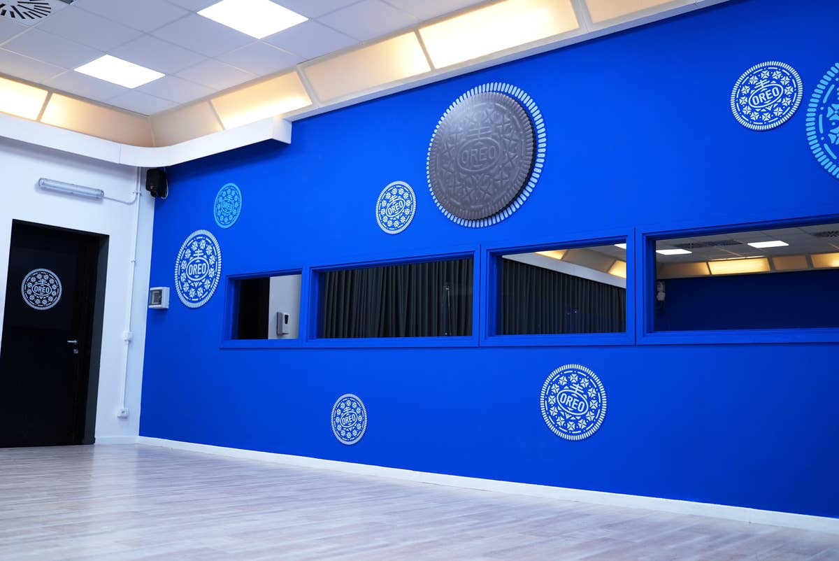 A blue wall with white round Oreo motifs across it
