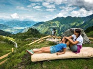 Relaxen bei der Familienwanderung auf dem Kitzsteinhorn © Kitzsteinhorn Relaxen bei der Familienwanderung auf dem Kitzsteinhorn © Kitzsteinhorn