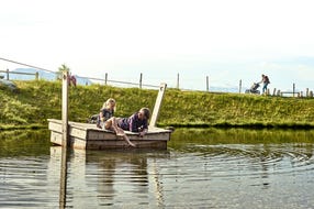 Entspannung am Speicherteich © MAYA Inspiranto (Tourismusverband Rauris) Entspannung am Speicherteich © MAYA Inspiranto (Tourismusverband Rauris)