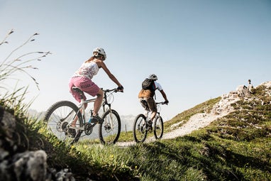 Mountainbiken-im-Gebirge © TVB-Stubai-Tirol Foto Andre Schoenherr
