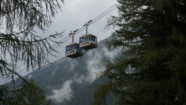 Lanovka Ankogel nad jezerem Stappitzer See v létě Lanovka Ankogel nad jezerem Stappitzer See v létě