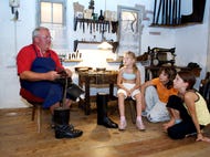 Stiefelmachermuseum-Burgenland-Brauchtum-Naturpark-Geschriebenstein-Irottkoe © ARGE-Burgenlaendische-Naturparke Foto Franz Kovacs Stiefelmachermuseum-Burgenland-Brauchtum-Naturpark-Geschriebenstein-Irottkoe © ARGE-Burgenlaendische-Naturparke Foto Franz Kovacs