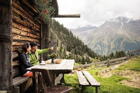 Rast-mit-Aussicht © TVB-Stubai-Tirol Foto Andre Schoenherr