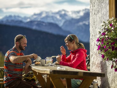 Pärchen auf der Alm © SalzburgerLand Tourismus Foto Wolfgang Watzke Pärchen auf der Alm © SalzburgerLand Tourismus Foto Wolfgang Watzke