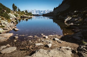 Der-Spiegelsee-mit-Blick-auf-den-Dachstein-Region-Schladming-Dachstein © Oesterreich-Werbung Foto Sebastian Stiphout Der-Spiegelsee-mit-Blick-auf-den-Dachstein-Region-Schladming-Dachstein © Oesterreich-Werbung Foto Sebastian Stiphout