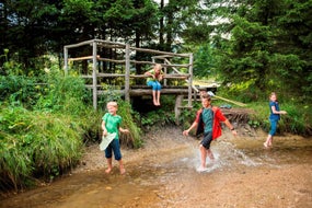 Kinder_im_Mixnitzbach © almenland  Foto B. Bergmann