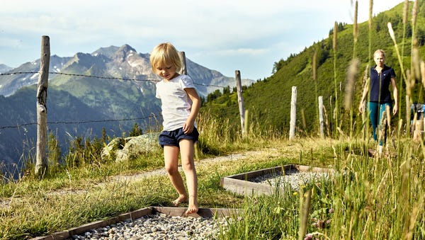 Abwechslungsreicher Barfußweg © MAYA Inspiranto (Tourismusverband Rauris) Abwechslungsreicher Barfußweg © MAYA Inspiranto (Tourismusverband Rauris)