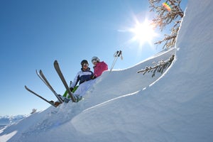 Skifahrer im Tiefschnee © SalzburgerLand Tourismus