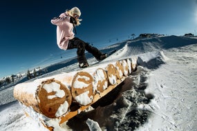 Snowboarderin-im-Burton-Stash-Park-Flachauwinkl © SalzburgerLand-Tourismus Foto Markus Berger