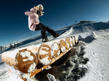 Snowboarderin-im-Burton-Stash-Park-Flachauwinkl © SalzburgerLand-Tourismus Foto Markus Berger Snowboarderin-im-Burton-Stash-Park-Flachauwinkl © SalzburgerLand-Tourismus Foto Markus Berger