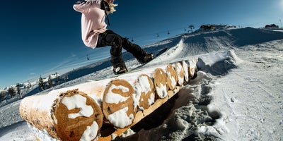 Snowboarderin-im-Burton-Stash-Park-Flachauwinkl © SalzburgerLand-Tourismus Foto Markus Berger