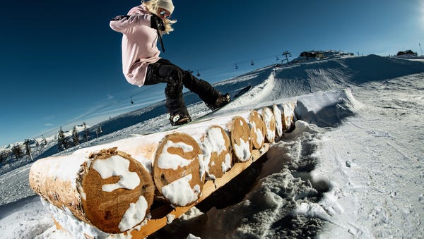 Snowboarderin-im-Burton-Stash-Park-Flachauwinkl © SalzburgerLand-Tourismus Foto Markus Berger Snowboarderin-im-Burton-Stash-Park-Flachauwinkl © SalzburgerLand-Tourismus Foto Markus Berger