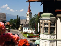 The centre of Igls with its church. © Innsbruck Tourismus