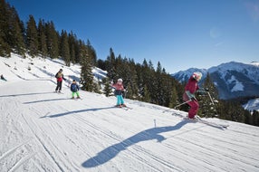 Familie-Piste-Winter-Skicircus-Saalbach-Hinterglemm-Leogang-Fieberbrunn © saalbach.com Foto Mirja Geh