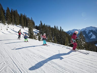 Familie-Piste-Winter-Skicircus-Saalbach-Hinterglemm-Leogang-Fieberbrunn © saalbach.com Foto Mirja Geh Familie-Piste-Winter-Skicircus-Saalbach-Hinterglemm-Leogang-Fieberbrunn © saalbach.com Foto Mirja Geh