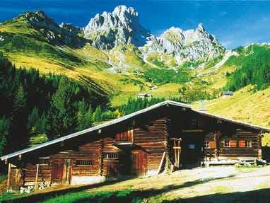 Bischofsmuetze-bei-Filzmoos-Almhuette-Salzburger-Land © Oesterreich-Werbung Fotograf Josef Mallaun Bischofsmuetze-bei-Filzmoos-Almhuette-Salzburger-Land © Oesterreich-Werbung Fotograf Josef Mallaun