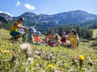Mit Spaß und Spiel die Natur entdecken © zauchensee.com Mit Spaß und Spiel die Natur entdecken © zauchensee.com