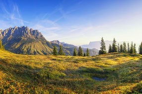 Blick-auf-das-Dachstein-Massiv-und-den-Hochkoenig © SalzburgerLand-Tourismus