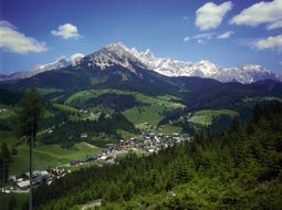 Filzmoos-mit-Dachstein © Oesterreich-Werbung Fotograf Wolfgang Weinhaeupl