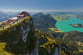 Himmelspfortenhuette-mit-Blick-auf-den-Mondsee © Oesterreich-Werbung Foto Rainer Mirau Himmelspfortenhuette-mit-Blick-auf-den-Mondsee © Oesterreich-Werbung Foto Rainer Mirau