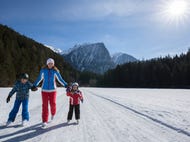 oetz_eislaufen_am_piburger_see © Ötztal Tourismus / Photograf Bernd Ritschel oetz_eislaufen_am_piburger_see © Ötztal Tourismus / Photograf Bernd Ritschel