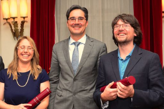 Premiazione dei vincitori da parte del presidente della provincia fonte foto LPA/ohn