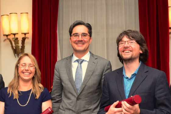 Premiazione dei vincitori da parte del presidente della provincia fonte foto LPA/ohn