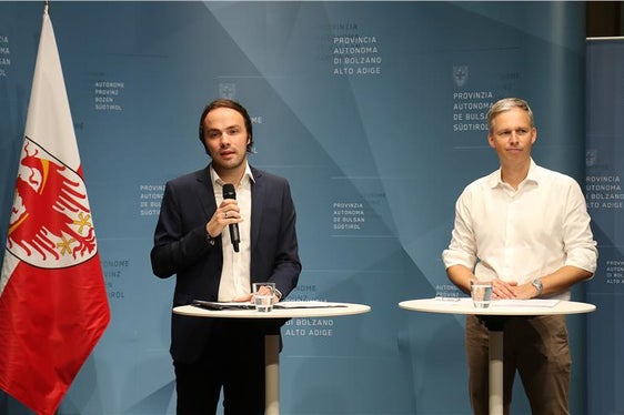 L'assessore Achammer e il presidente della associazione a*sh Mattivi. Foto: USP/Ingo Dejaco