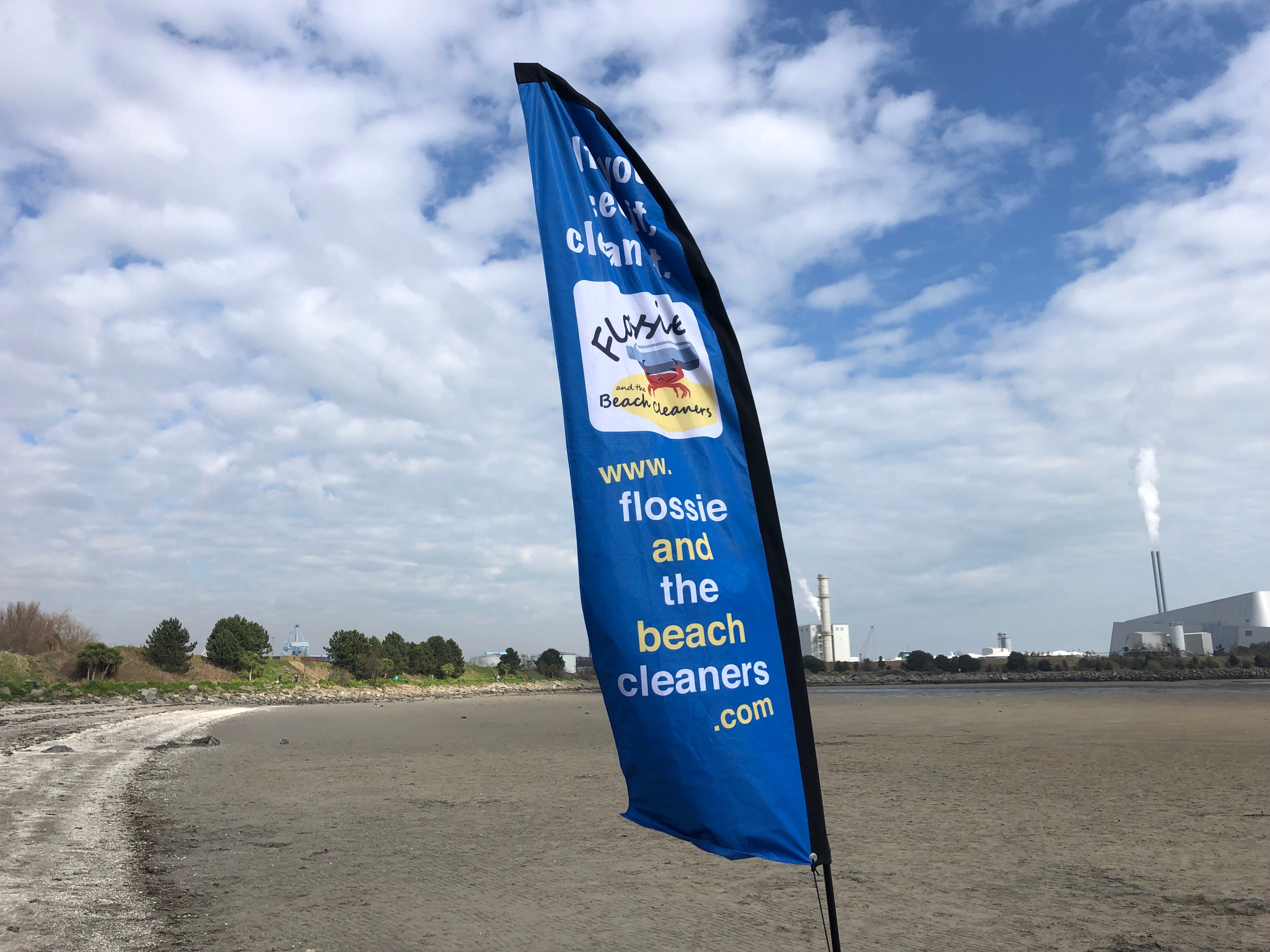 Flossie-and-the-beach-cleaners-flag-on-the-beach