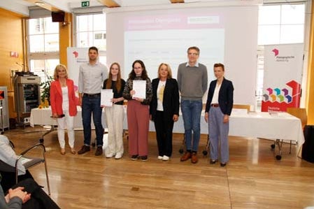 Sabine Gasser, Leah Pöll qualifizierten sich für den österreichischen Bundeswettbewerb der Philosophie-Olympiade.