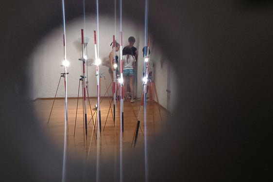 Lichtinstallationen (Foto: Deutsche Bildungsdirektion/Dieter Seiwald)
