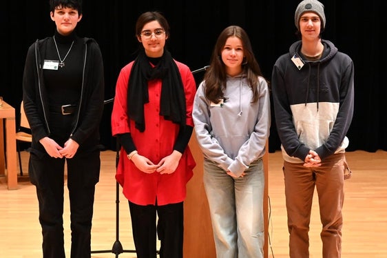 Traten als Team 4 an: Emma Unterhofer (Realgymnasium Bozen), Ateeba Malik (Oberschulzentrum Sterzing), Elena Sigismondi (Franziskanergymnasium) und Felix Mall (Sprachen- und Realgymnasium Bruneck).