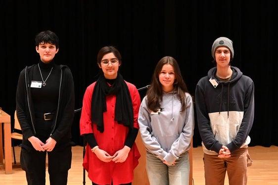 Traten als Team 4 an: Emma Unterhofer (Realgymnasium Bozen), Ateeba Malik (Oberschulzentrum Sterzing), Elena Sigismondi (Franziskanergymnasium) und Felix Mall (Sprachen- und Realgymnasium Bruneck).