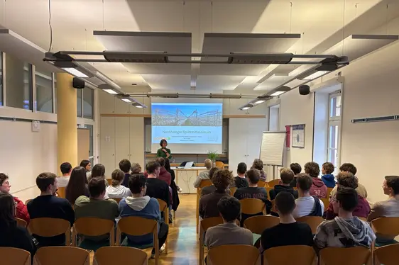 Präsentation der Aufgabenstellung, Themenwahl und Kennenlernen am Sonntag