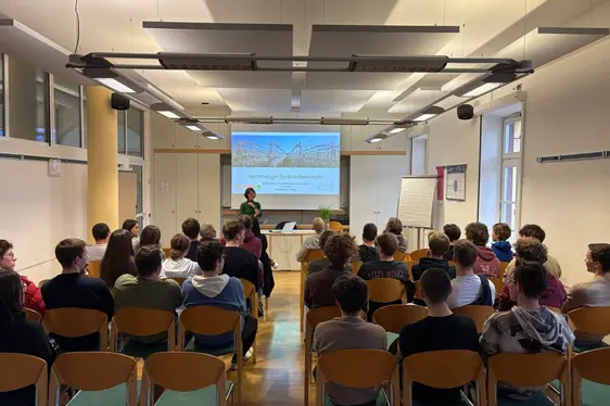 Präsentation der Aufgabenstellung, Themenwahl und Kennenlernen am Sonntag