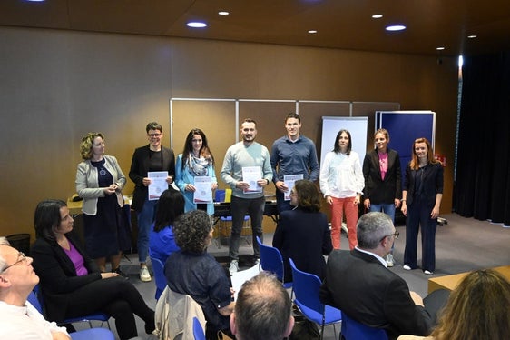 Lehrpersonen für RWK und BWL mit Mentorinnen Evelyn Kluber und Tanja Rastner sowie Landesschuldirektorin Sigrun Falkensteiner (Foto: Margit Pichler)
