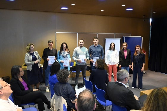 Lehrpersonen für RWK und BWL mit Mentorinnen Evelyn Kluber und Tanja Rastner sowie Landesschuldirektorin Sigrun Falkensteiner (Foto: Margit Pichler)