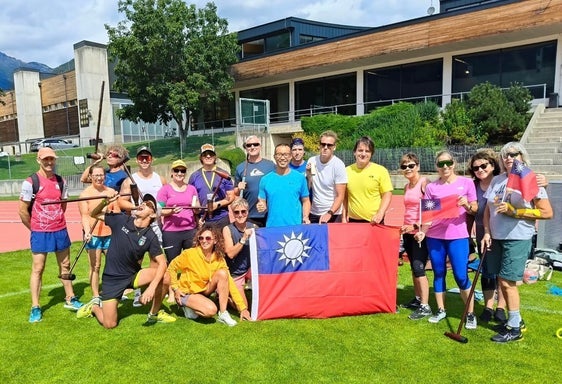 Über 360 Teilnehmerinnen und Teilnehmer aus 19 Nationen und 4 Kontinenten treffen sich diese Woche im Oberschulzentrum Mals, um sich bei Workshops aus 60 verschiedenen Themenbereichen weiterzubilden, im Bild Woodball, Nationalsport in Taiwan. (Foto: LPA/Pädagogische Abteilung der Deutschen Bildungsdirektion/Sportoberschule Mals)