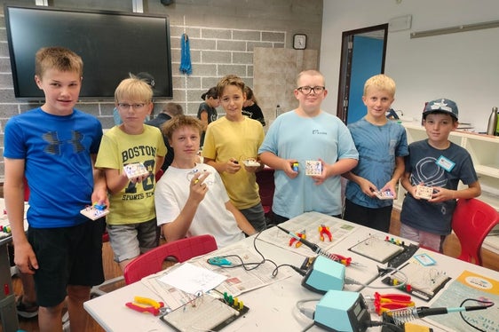 Welt der Schaltungen (Foto: LPA/Deutsche Bildungsdirektion/Kathrin Fill)