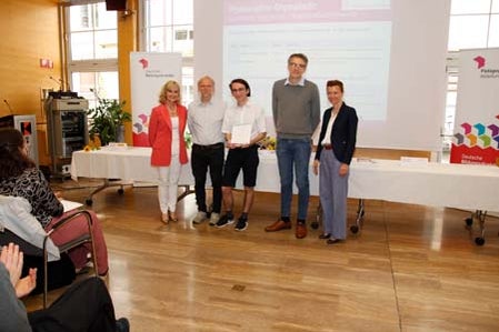 Valerio Gabriele Osto (3. v. l.) und Alex Beato schafften es bis zum nationalen Wettbewerb der „Fremdsprachigen Philosophie-Olympiade in Rom.