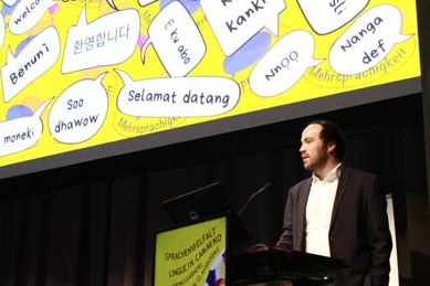 Bildungslandesrat Philipp Achammer bei der heutigen Tagung zum Thema Mehrsprachigkeit (Foto: Verena Hilber)