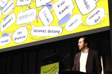 Bildungslandesrat Philipp Achammer bei der heutigen Tagung zum Thema Mehrsprachigkeit (Foto: Verena Hilber)